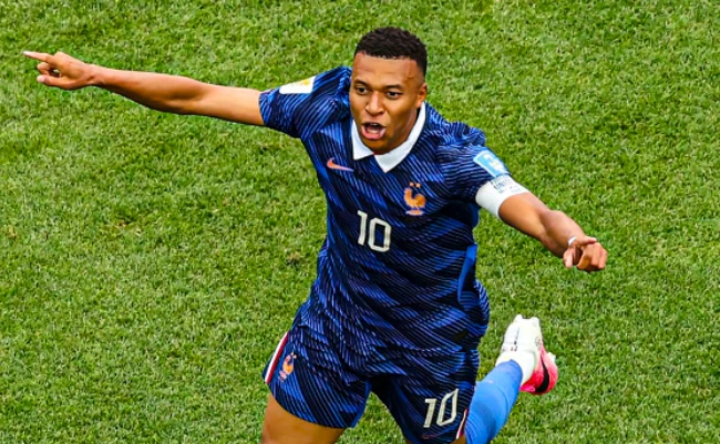Mbappe tỏa sáng với cú đúp bàn thắng.