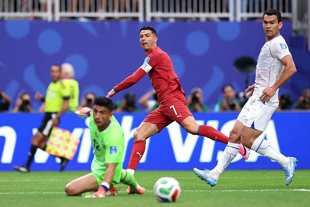 Ronaldo bỏ túi bàn thắng thứ hai.