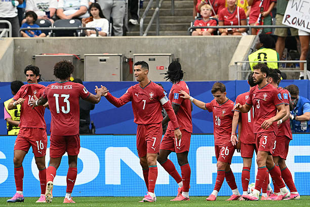 Ảnh bài viết Bồ Đào Nha hủy diệt Uzbekistan 5 bàn trong ngày Ronaldo đi vào lịch sử