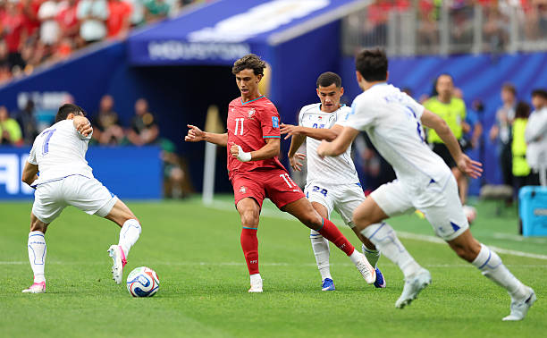 Joao Felix (7.1 điểm): Lựa chọn vị trí thông minh trong vai trò tiền đạo lệch trái và tích cực tham gia vào quá trình dàn xếp tấn công cùng các vệ tinh xung quanh. Dù vậy, thước ngắm trong những pha dứt điểm của tiền đạo này lại thiếu đi sự chuẩn xác cần thiết.