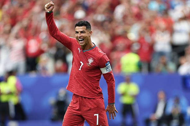 Ảnh bài viết Ronaldo vượt mặt Messi, viết nên 2 kỷ lục World Cup