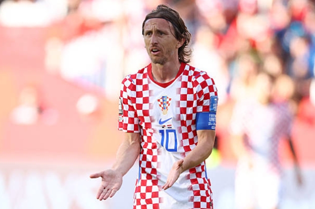 Khoảnh khắc Modric rời sân ở phút 81 đã nhận được sự tri ân và tràng pháo tay nồng nhiệt từ khán đài sân Toronto. Có thể thấy ở tuổi 40, chiến binh kỳ cựu này vẫn tận hiến, là tấm gương sáng trong đội hình tuyển Croatia ở kỳ World Cup có thể là cuối cùng của sự nghiệp.