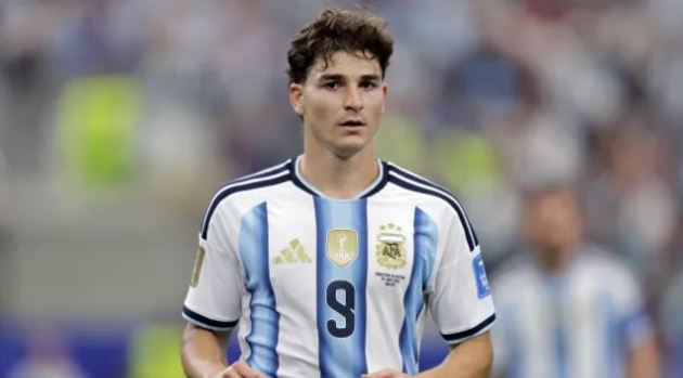 Ảnh bài viết Arsenal từ bỏ thương vụ Julian Alvarez