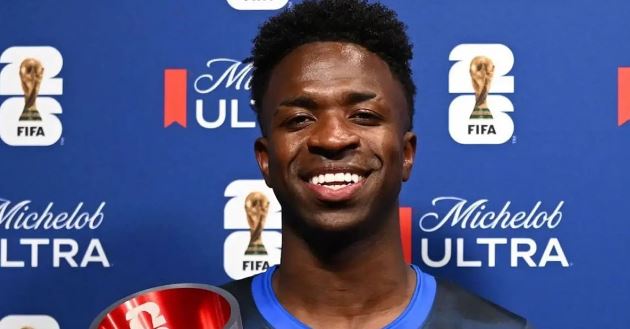 Ảnh bài viết Vinicius đòi quà Ancelotti sau cú đánh đầu tung lưới Scotland