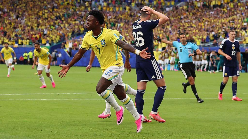 Brazil có chiến thắng thuyết phục trước Scotland.