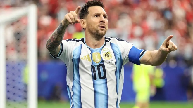 Messi gần 40 tuổi vẫn đang bùng nổ hơn các đàn em. Ảnh: Getty.