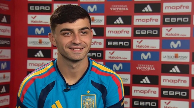 Ảnh bài viết Pedri công khai mời gọi Julian Alvarez gia nhập Barcelona