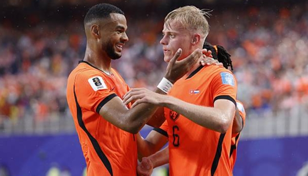 Van Hecke ấn định tỷ số cho Hà Lan. (Ảnh: Getty Images)