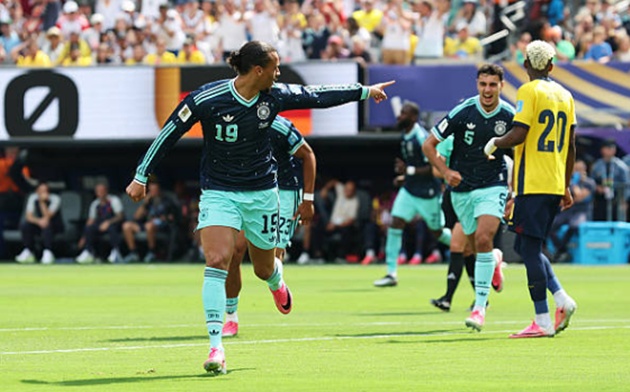 Leroy Sane (8/10): Cầu thủ xuất sắc nhất bên phía tuyển Đức. Sane tận dụng rất tốt cơ hội để ghi bàn và cực kỳ tích cực trong việc hỗ trợ phòng ngự (Ảnh: Getty Images).

Kai Havertz (5/10): Một giờ thi đấu đáng quên của Havertz trên hàng công. Anh hoàn toàn bị chia cắt và thất bại trong nhiệm vụ làm tường cũng như kiến tạo cơ hội cho các đồng đội (Ảnh: Getty Images).

Florian Wirtz (7/10): Ngôi sao của Liverpool có đường kiến tạo dọn cỗ cho Sane ghi bàn và tạo ra một vài cơ hội nguy hiểm. Dù vậy, anh vẫn có một vài khoảnh khắc xử lý bóng hơi thiếu tập trung (Ảnh: Getty Images).