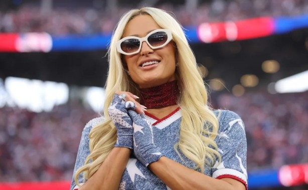 Người đẹp Paris Hilton cũng đến theo dõi trận đấu giữa tuyển Mỹ và Thổ Nhĩ Kỳ. Ảnh: Getty Images.