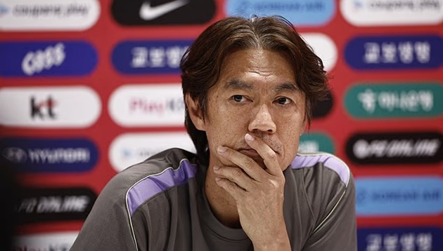 CĐV Hàn Quốc muốn sa thải HLV Hong Myung-bo. (Ảnh: Getty Images)