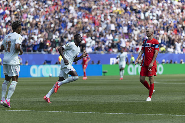 Dembele bùng nổ với hat-trick. Ảnh: Getty Images.