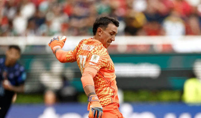 Ảnh bài viết Gary Neville sửng sốt trước màn thay người của Bielsa