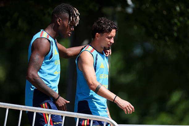 Nico Williams và Yeremy Pino trên sân tập của tuyển Tây Ban Nha. Ảnh: Getty Images.