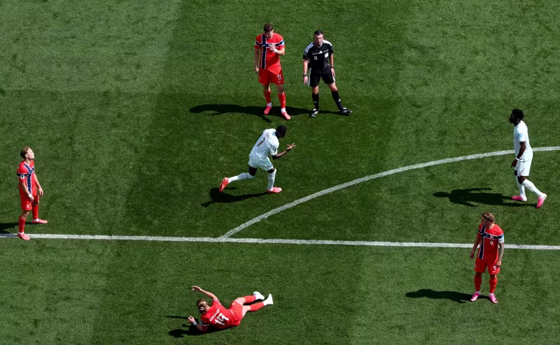 Ousmane Dembele đã ghi hat-trick sớm thứ hai trong lịch sử World Cup chỉ sau 32 phút. Ảnh: FIFA