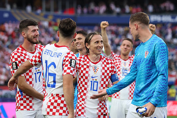 Modric và các đồng đội xứng đáng giành vé đi tiếp.

CĐV Croatia hạnh phúc sau trận thắng của đội nhà.