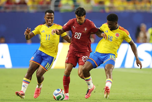 Joao Cancelo (6.2 điểm): Thi đấu ở mức trung bình và thiếu tính đột biến trong các pha lên bóng. Dù chuyền bóng khá chính xác bên hành lang phải nhưng anh lại không mang đến sự sắc bén cần thiết, dẫn đến việc bị thay ra sớm. (Ảnh: Getty Images)