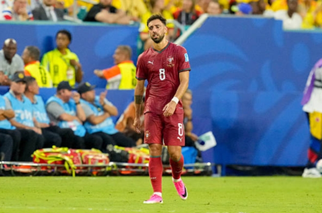 Bruno Fernandes (6.9 điểm): Chơi khá mờ nhạt trong khoảng 70 phút đầu nhưng kịp để lại dấu ấn ở cuối trận. Phân phối bóng dài chuẩn xác với tỷ lệ 5/5, song lại phung phí một số cơ hội ghi bàn đáng tiếc. (Ảnh: Getty Images)