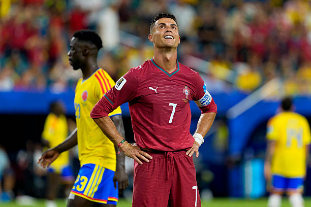 Ronaldo tiếp tục thi đấu trọn vẹn 90 phút trước Colombia.