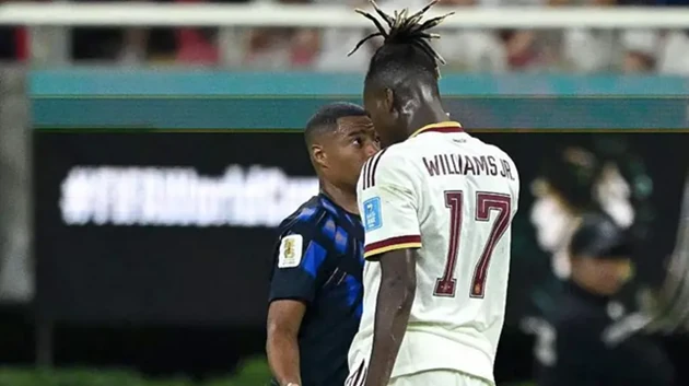 Nico Williams bất mãn vì cầu thủ Uruguay khiến anh chấn thương. Ảnh: Getty Images