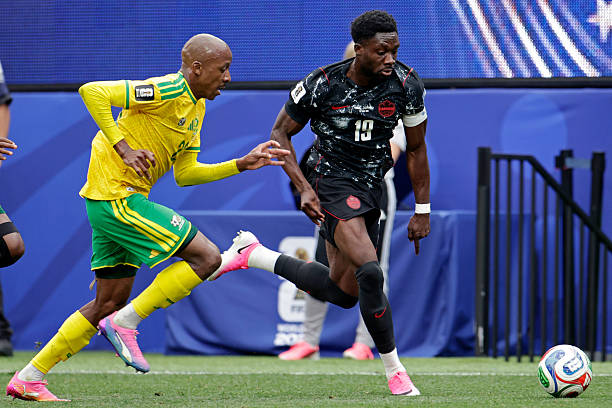 Alphonso Davies tạo khác biệt sau khi vào sân. Ảnh: Getty Images.