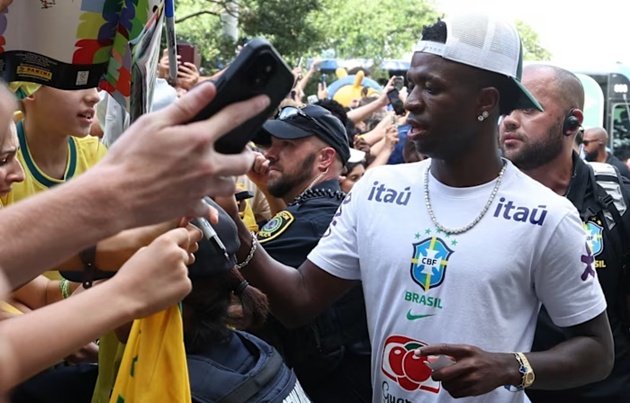 CĐV Brazil ngày càng trân trọng Vinicius. (Ảnh: Reuters)