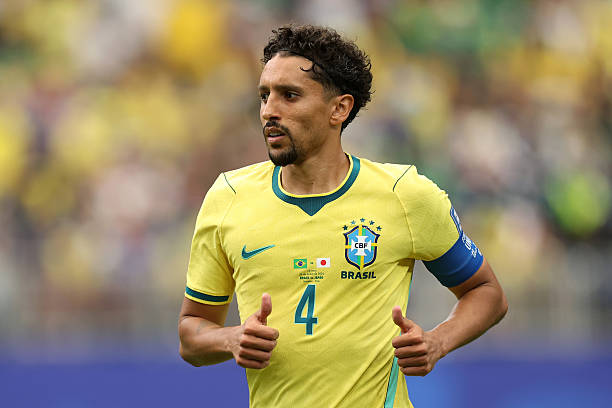 Marquinhos (7.2): Tốc độ phản công của Nhật Bản đã gây ra không ít khó khăn cho thủ quân Paris Saint-Germain, nhưng anh vẫn luôn giữ được sự bình tĩnh cần thiết, đặc biệt là trong những tình huống triển khai bóng. Ảnh: Getty Images.

Gabriel Magalhaes (7.5): Trung vệ của Arsenal đôi khi tỏ ra lo lắng nhưng đã chơi xuất sắc trong suốt trận đấu. Chính anh là người thực hiện đường chuyền tuyệt vời để Casemiro đánh đầu ghi bàn gỡ hòa. Ảnh: Getty Images.

Douglas Santos (7.2): Dù không phải là Roberto Carlos, anh vẫn là một lựa chọn chất lượng bên cánh trái. Santos cũng có pha đánh đầu ngược thông minh cho Casemiro trong tình huống bóng bị phá ngay trên vạch vôi. Ảnh: Getty Images.

Bruno Guimaraes (7.6): Luôn sẵn sàng dâng cao để tạo đột biến, ngôi sao của Newcastle United đã sở hữu ba cú dứt điểm ngay trong hiệp một. Không bất ngờ khi chính anh là người thực hiện đường kiến tạo để Martinelli ghi bàn thắng quyết định. Ảnh: Getty Images.

Lucas Paqueta (6): Anh phải rời sân sớm vì chấn thương, điều này thật đáng tiếc vì ngôi sao mang áo số 20 đã tạo ra được hai cơ hội và có vài cú sút trúng đích. Việc nhiều khả năng sẽ mất cả Paqueta lẫn Casemiro vì chấn thương sẽ là bài toán khó cho Ancelotti ở vòng tới. Ảnh: Getty Images.

Casemiro (7.1): Từng bị dự đoán sẽ phải rời sân sớm do nhận thẻ vàng và để đối thủ dễ dàng vượt qua, nhưng niềm tin của Ancelotti đã được đền đáp. Anh có một pha đánh đầu bị cản phá trên vạch vôi trước khi trực tiếp gỡ hòa 1-1 cho "Selecao". Ảnh: Getty Images.

Rayan (7.6): Hoạt động nỗ lực và thể hiện những khoảnh khắc xuất sắc bên cánh phải. Đóng góp quý giá nhất của anh là tình huống giành lại bóng ngay trong vòng cấm Nhật Bản, mở ra pha phối hợp dẫn đến bàn thắng ấn định chiến thắng 2-1 cho Brazil. Ảnh: Getty Images.

Vinicius Junior (7.4): Im tiếng trong hiệp một trước hàng thủ lùi sâu của Nhật Bản, nhưng anh bùng nổ sau bàn gỡ hòa. Vini kém may mắn khi cú solo đẳng cấp từ giữa sân bị thủ môn Zion Suzuki đẩy bóng trúng cột dọc. Ảnh: Getty Images.

Matheus Cunha (6.5): Thi đấu năng nổ trong hiệp một với các cú sút xa trước khi lùi sâu nhường chỗ cho Endrick. Tầm ảnh hưởng của tiền đạo thuộc biên chế Manchester United giảm sút đáng kể và bị thay ra ở phút 66. Ảnh: Getty Images.

Gabriel Martinelli (7): Được tung vào sân thay Cunha ở giữa hiệp hai và sắm vai người hùng với bàn thắng quyết định nâng tỷ số lên 2-1 chỉ vài giây trước khi trận đấu khép lại. Ảnh: Getty Images.

Chấm điểm các cầu thủ Brazil. Ảnh: Bongda.com.vn.