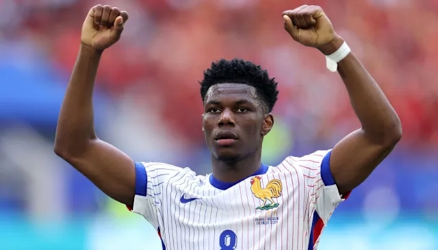 Ảnh bài viết Man Utd tìm kiếm nhiều tiền vệ thay thế Casemiro và Ugarte