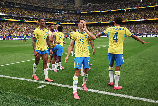 Brazil gia tăng sức ép sau bàn thua và Nhật Bản đã không thể đứng vững. Ảnh: Getty Images.