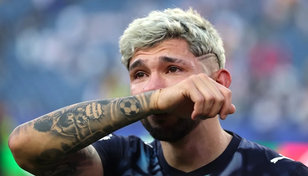 Julio Enciso xúc động rơi nước mắt ngày Paraguay làm nên lịch sử. (Ảnh: Getty Images)