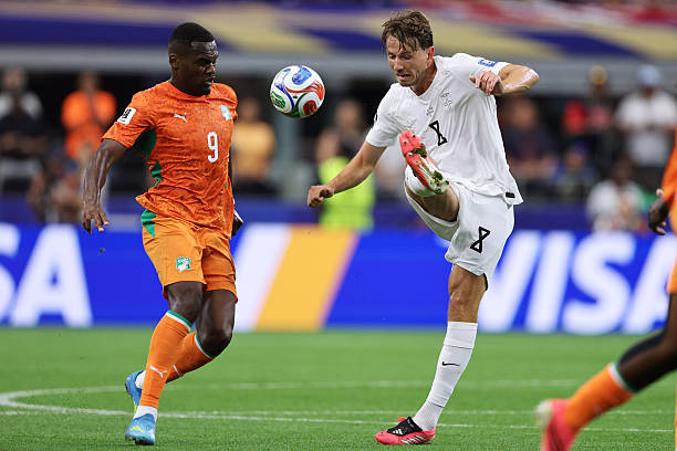 Sander Berge (6.9): Tiền vệ này sở hữu nhiều cơ hội chạm bóng nhưng lại chơi quá thận trọng trong các pha xử lý. Anh đã không làm đủ tốt để ngăn chặn tầm hoạt động của Amad. Ảnh: Getty Images.

Patrick Berg (7.6): Anh bao quát một không gian rộng lớn và thể hiện sự mạnh mẽ trong các pha tranh chấp. Tiền vệ này đã có pha xâm nhập vòng cấm hoàn hảo và kiến tạo chuẩn xác cho Haaland ghi bàn thắng quyết định. Ảnh: Getty Images.

Martin Odegaard (7.5): Anh gặp nhiều khó khăn trong việc tìm đường vào khung thành đối phương trước khi có pha kiến tạo thứ ba trong ba lần ra sân giúp Nusa lập công. Dù vậy, đôi lúc thủ quân của Na Uy vẫn có những tình huống xử lý bóng thiếu linh hoạt. Ảnh: Getty Images.

Erling Haaland (8.1): Một màn trình diễn điển hình của chân sút sinh năm 2000. Dù bỏ lỡ vài cơ hội ngon ăn và có vẻ thiếu tập trung, Haaland vẫn biết cách tỏa sáng đúng lúc với bàn thắng quyết định. Ảnh: Getty Images.

Antonio Nusa (7.3): Dù gặp đôi chút khó khăn trong khâu kiểm soát bóng nhưng anh đã bất ngờ tỏa sáng bằng khoảnh khắc cá nhân xuất thần giúp đội nhà vươn lên dẫn trước. Anh cũng sở hữu những pha xử lý bóng khéo léo mang lại sự đột biến cao. Ảnh: Getty Images.

Alexander Sorloth (7.1): Anh chơi ở vị trí tiền đạo cánh khá mờ nhạt trong phần lớn thời gian. Sorloth chỉ bắt đầu gây ra khó khăn cho hàng thủ đối phương khi di chuyển vào trung lộ để tận dụng khả năng không chiến. Ảnh: Getty Images.

Chấm điểm tuyển Na Uy. Ảnh: Bongda.com.vn.