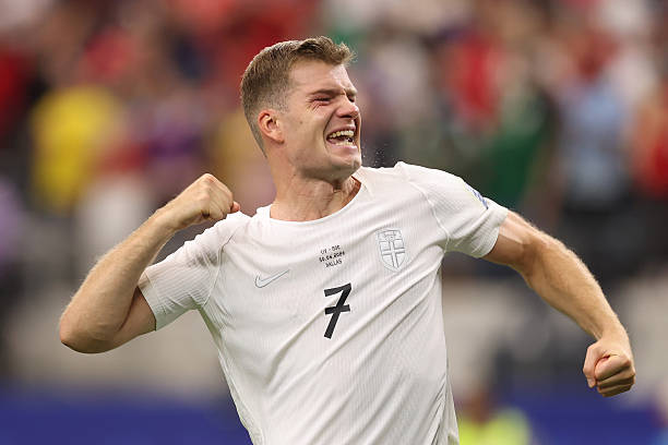 Alexander Sorloth (7.1): Anh chơi ở vị trí tiền đạo cánh khá mờ nhạt trong phần lớn thời gian. Sorloth chỉ bắt đầu gây ra khó khăn cho hàng thủ đối phương khi di chuyển vào trung lộ để tận dụng khả năng không chiến. Ảnh: Getty Images.

Chấm điểm tuyển Na Uy. Ảnh: Bongda.com.vn.
