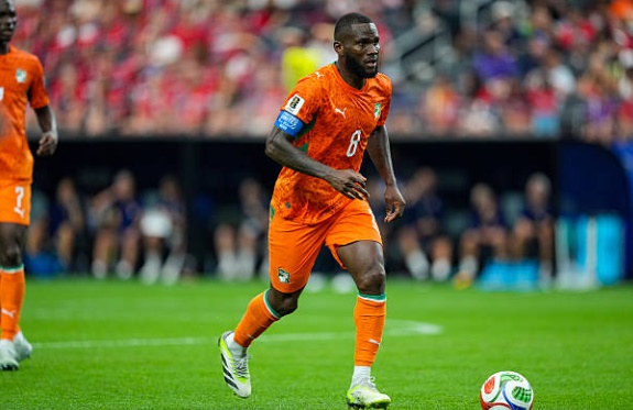 Tiền vệ: Franck Kessié – 6.0 điểm Giữ nhịp trận đấu ở mức ổn định ở khu vực giữa sân nhưng với tư cách đội trưởng, anh cần nhiều hơn những đường chuyền mang tính đột phá và sáng tạo.

Tiền vệ: Ibrahim Sangaré – 6.2 điểm Thể hiện khả năng đọc tình huống tốt với hai pha đánh chặn quan trọng, giúp giảm bớt áp lực cho hàng phòng ngự trước những đợt phản công của đối phương.

Tiền vệ: Christ Inao Oulaï – 6.3 điểm Hoàn thành nhiệm vụ ở mức trung bình trong vai trò đánh chặn trước khi được rút ra nghỉ để nhường chỗ cho Amad Diallo nhằm tăng cường hỏa lực.

Tiền đạo cánh: Nicolas Pépé – 7.0 điểm Là nhân tố đột biến nhất hàng công với đường kiến tạo thành bàn và một cú cứa lòng chân trái đẳng cấp buộc thủ thành đối phương phải vất vả cứu thua.

Tiền đạo cắm: Ange-Yoan Bonny – 6.3 điểm Bị cô lập hoàn toàn trước các trung vệ cao lớn bên phía Na Uy và không để lại dấu ấn nào đáng kể trước khi rời sân ở phút 60.

Tiền đạo cánh: Yan Diomande – 6.5 điểm Thường xuyên quấy đảo hàng thủ đối phương bằng những pha đi bóng kỹ thuật và là người thực hiện các tình huống đá phạt mang lại nhiều sóng gió.

Amad Diallo – 8.5 điểm (Thay cho Oulaï): Màn trình diễn đẳng cấp khi vừa cứu thua trên vạch vôi, vừa trực tiếp ghi bàn gỡ hòa và tạo ra hàng loạt cơ hội ngon ăn từ chấm đá phạt.