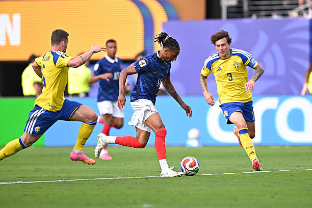 Ảnh bài viết Không chỉ Mbappe, Pháp hạ Thụy Điển nhờ bệ phóng Olise và Barcola