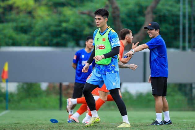 Trung Kiên tập luyện cùng các đồng đội để chuẩn bị cho ASEAN Cup 2026. Ảnh: VFF