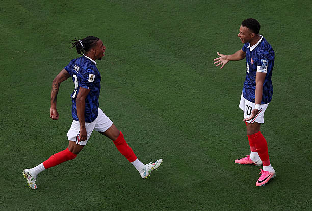 Kylian Mbappe và Michael Olise bùng nổ trong trận đấu với Thụy Điển. Ảnh: Getty Images