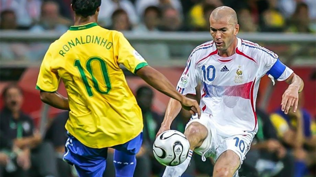 Một đêm làm bất tử làm tên tuổi Zinedine Zidane. Ảnh: @futband | Twitter.
