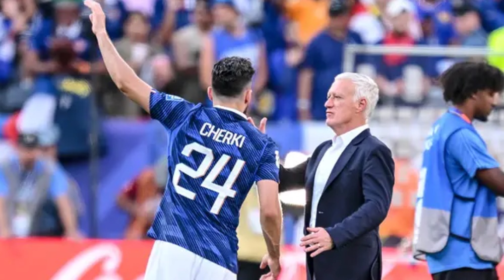 Cherki phớt lờ HLV Deschamps. Ảnh: Getty Images.