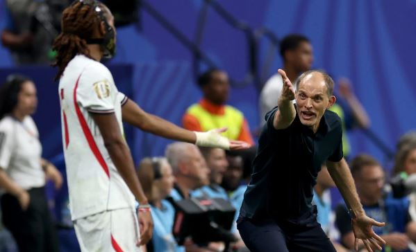 HLV Tuchel phải lo lắng với Djed Spence. Ảnh: Getty Images.