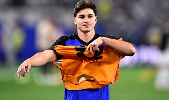 Alvarez đang là mục tiêu hàng đầu của Barca. Ảnh: Getty Images.