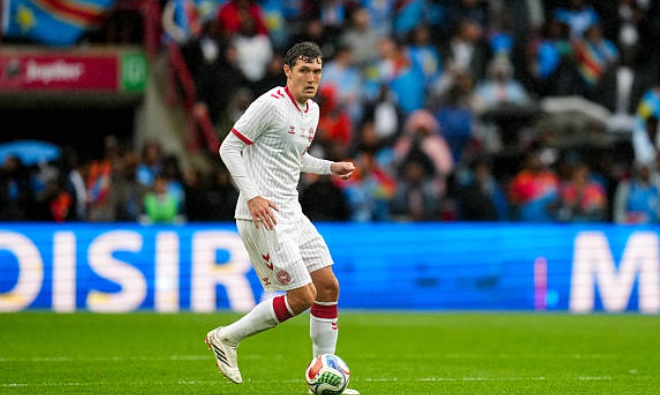 Christensen đồng ý giảm nửa lương để tiếp tục gắn bó với Barca. Ảnh: Getty Images.