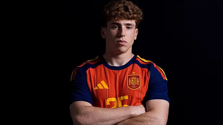 Victor Munoz đã đầu quân cho Liverpool. Ảnh: FIFA.
