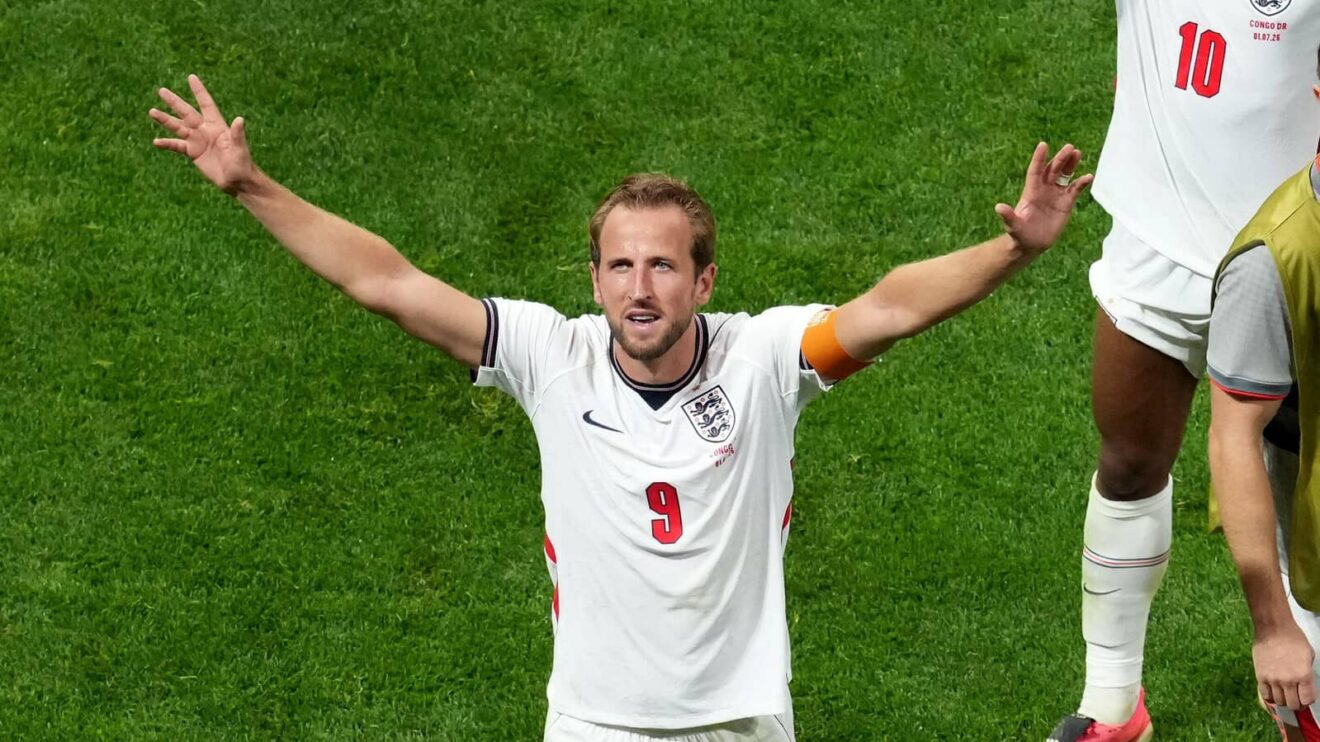 Chiếc băng đội trưởng tạo nên phép màu cho tuyển Anh. Ảnh: Football365