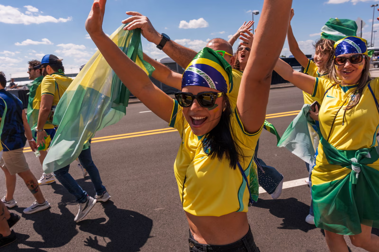 Brazil mang hạnh phúc đến cộng đồng xa quê. Ảnh: Getty Images.