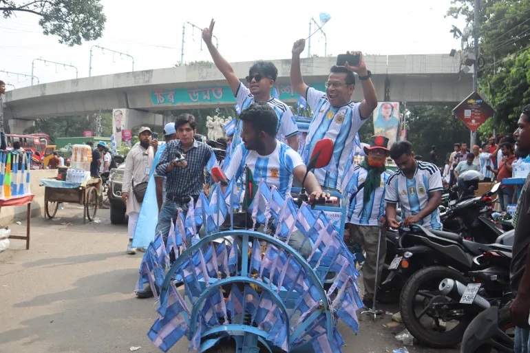 Ảnh bài viết Từ Maradona đến Messi: Tại sao Bangladesh lại “phát cuồng” vì bóng đá Argentina?