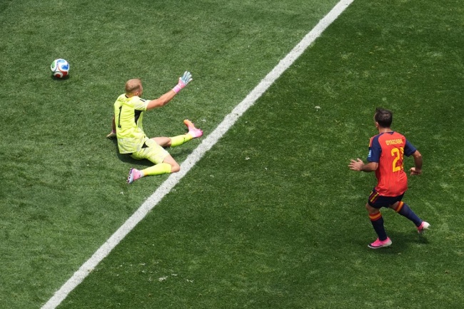 Oyarzabal ghi bàn thứ 2 cho Tây Ban Nha. Ảnh: Sky Sports.