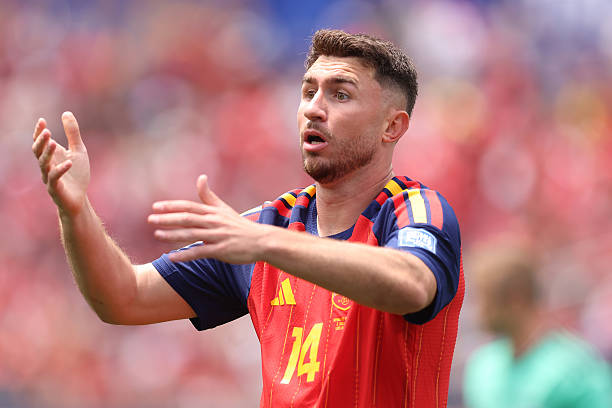 Aymeric Laporte (7.3): Có một ngày thi đấu tương đối thảnh thơi khi hàng công đối phương không gây ra quá nhiều áp lực. Anh kiểm soát bóng tốt và thực hiện các đường chuyền luân chuyển trạng thái rất mượt mà và chính xác. Ảnh: Getty Images

Marc Cucurella (8.5): Hoạt động năng nổ trên khắp hành lang trái và thường xuyên dâng cao như một tiền đạo cánh. Dù bị từ chối một bàn thắng gây tranh cãi, anh vẫn tỏa sáng rực rỡ với hai đường kiến tạo dọn cỗ cho Oyarzabal ghi bàn. Ảnh: Getty Images

Rodri (7.6): Vẫn là "mỏ neo" không thể thay thế với khả năng điều tiết nhịp độ và đánh chặn đẳng cấp. Anh đã có tình huống can thiệp cực kỳ quan trọng để bẻ gãy đợt phản công hiếm hoi từ phía tuyển Áo. Ảnh: Getty Images

Pedri (7.2): Chứng minh nhãn quan chiến thuật sắc bén qua những đường chuyền tinh tế xé toang hàng thủ đối phương ngay trong hiệp một. Anh luôn xuất hiện đúng lúc để nhận bóng và duy trì sự mạch lạc trong lối chơi của toàn đội. Ảnh: Getty Images

Dani Olmo (7.1): Gây phấn khích với pha xoay người kỹ thuật trong vòng cấm để loại bỏ sự đeo bám của hậu vệ đối phương. Bên cạnh mặt trận tấn công, tinh thần hỗ trợ phòng ngự của anh ở trận này cũng rất đáng khen ngợi. Ảnh: Getty Images

Lamine Yamal (6.7): Dù bị Konrad Laimer theo sát như hình với bóng, tài năng trẻ này vẫn biết cách tạo ra những khoảnh khắc thiên tài mỗi khi có khoảng trống. Thật đáng tiếc khi anh bị khước từ một bàn thắng rõ rệt ở những phút cuối cùng của trận đấu. Ảnh: Getty Images

Alex Baena (7.6): Nhập cuộc đầy hứng khởi và là linh hồn trong những đợt lên bóng sắc nét nhất bên phía Tây Ban Nha. Đường tạt bóng chuẩn xác của anh để Porro lập công là minh chứng rõ nét cho nhãn quan tuyệt vời. Ảnh: Getty Images

Mikel Oyarzabal (8.6): Trở thành hung thần trong vòng cấm với khả năng chọn vị trí thông minh và dứt điểm vô cùng sắc lẹm. Hai bàn thắng dễ dàng từ những nỗ lực của Cucurella đã khẳng định bản năng sát thủ của tiền đạo này. Ảnh: Getty Images

Ảnh chấm điểm tuyển Tây Ban Nha. Ảnh: Bongda.com.vn