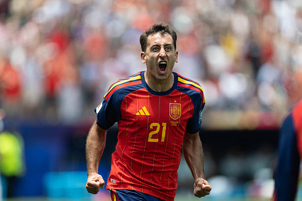 Mikel Oyarzabal (8.6): Trở thành hung thần trong vòng cấm với khả năng chọn vị trí thông minh và dứt điểm vô cùng sắc lẹm. Hai bàn thắng dễ dàng từ những nỗ lực của Cucurella đã khẳng định bản năng sát thủ của tiền đạo này. Ảnh: Getty Images

Ảnh chấm điểm tuyển Tây Ban Nha. Ảnh: Bongda.com.vn