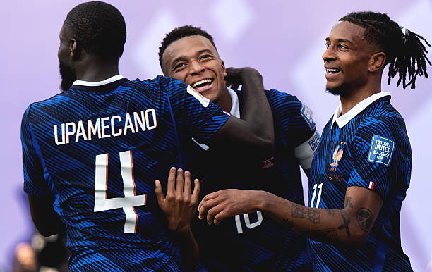 Kylian Mbappe và Michael Olise giúp Pháp thăng hoa. Ảnh: Getty Images