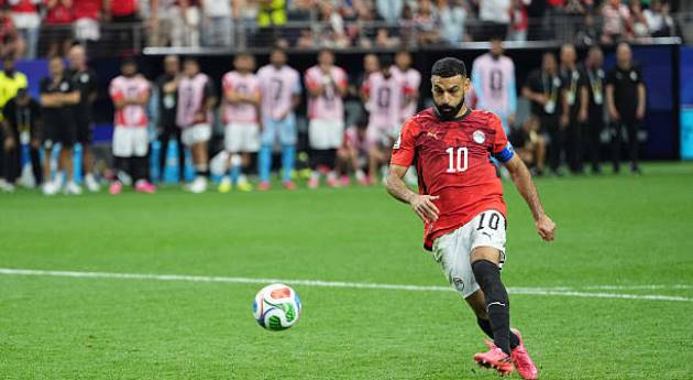Cú sút panenka lạnh lùng, bản lĩnh của Salah. Ảnh: Getty Images.